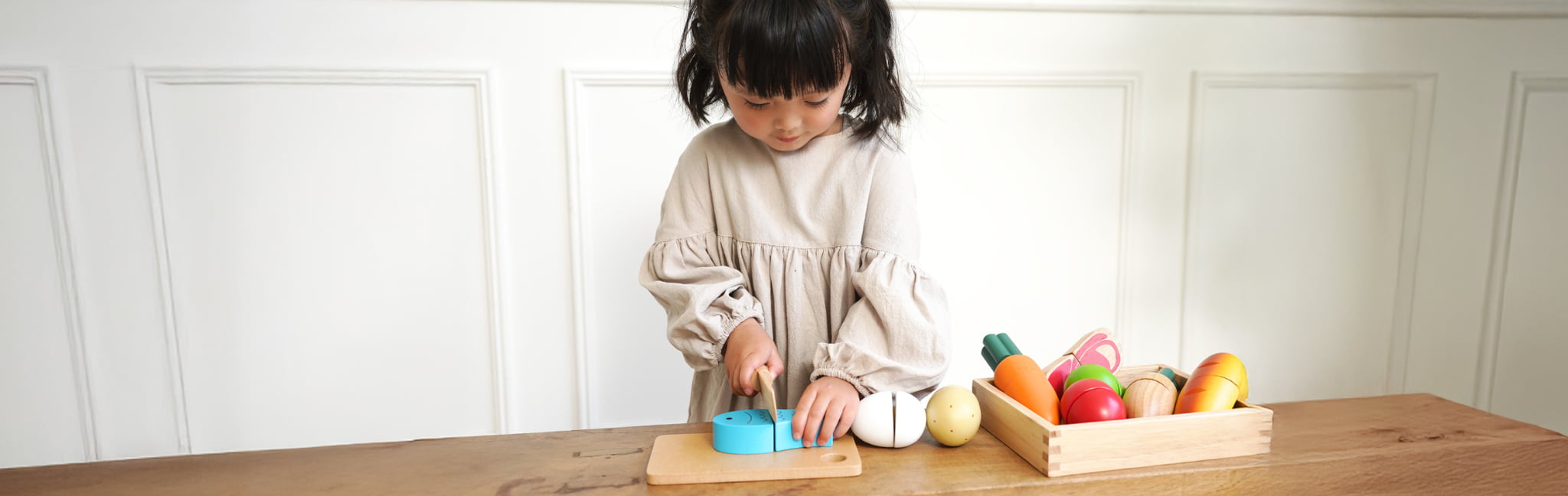 調理器具や食材、おままごとセットやキッチンなど。GENIの知育玩具・木のおもちゃをご紹介します。