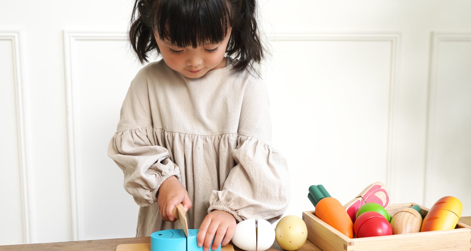 調理器具や食材、おままごとセットやキッチンなど。GENIの知育玩具・木のおもちゃをご紹介します。
