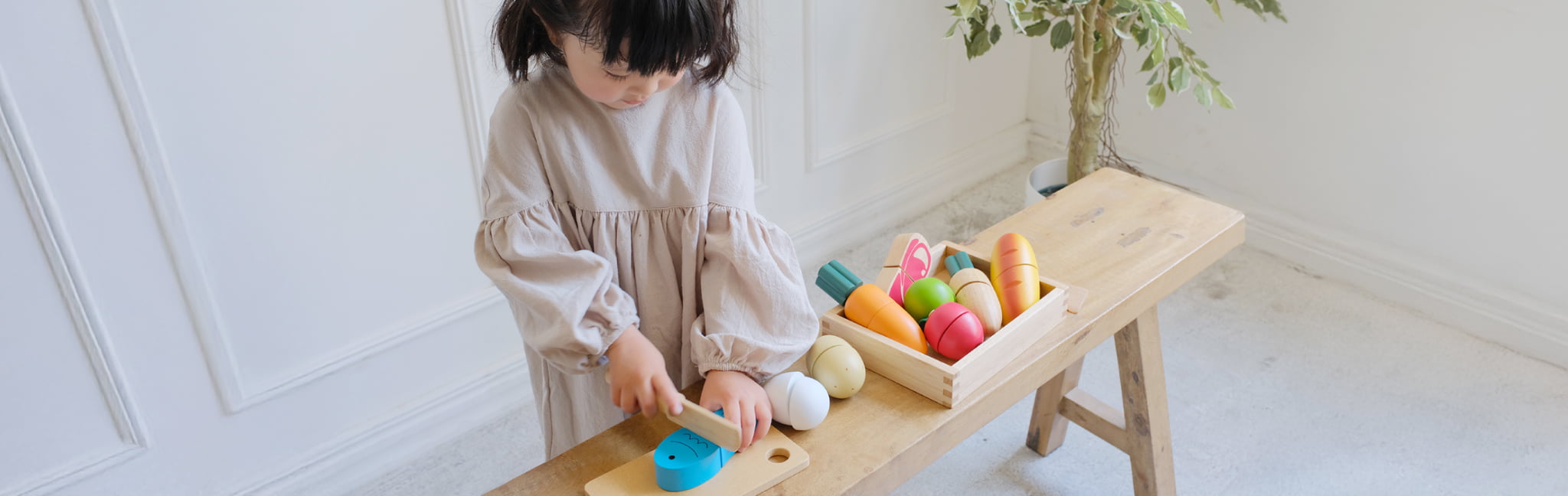 GENIの知育玩具・木のおもちゃをご紹介。おままごとセットならすぐに遊び始められ、プレゼントにおすすめ。