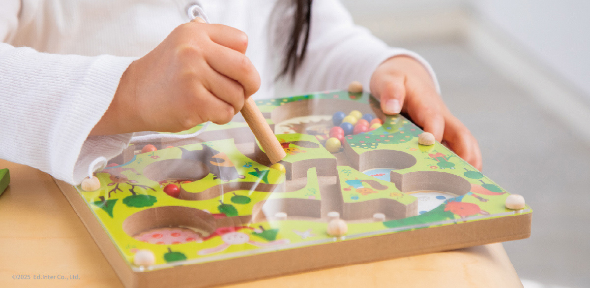 絵本とおもちゃで遊びが広がるGENI（ジェニ）の知育玩具｜えほんトイっしょ「ベリーくんのきのみやさん」