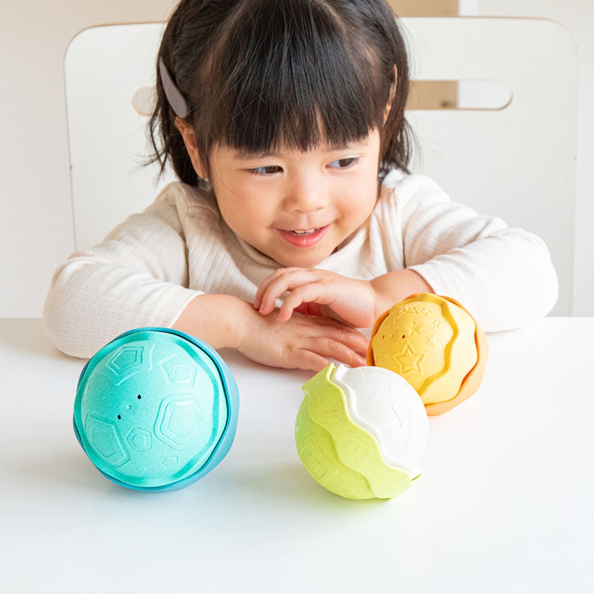 組み合わせてボールになるスタッキングトイ│ecomugi (エコムギ) STACKING TOWER DOME -スタッキングタワードーム-
