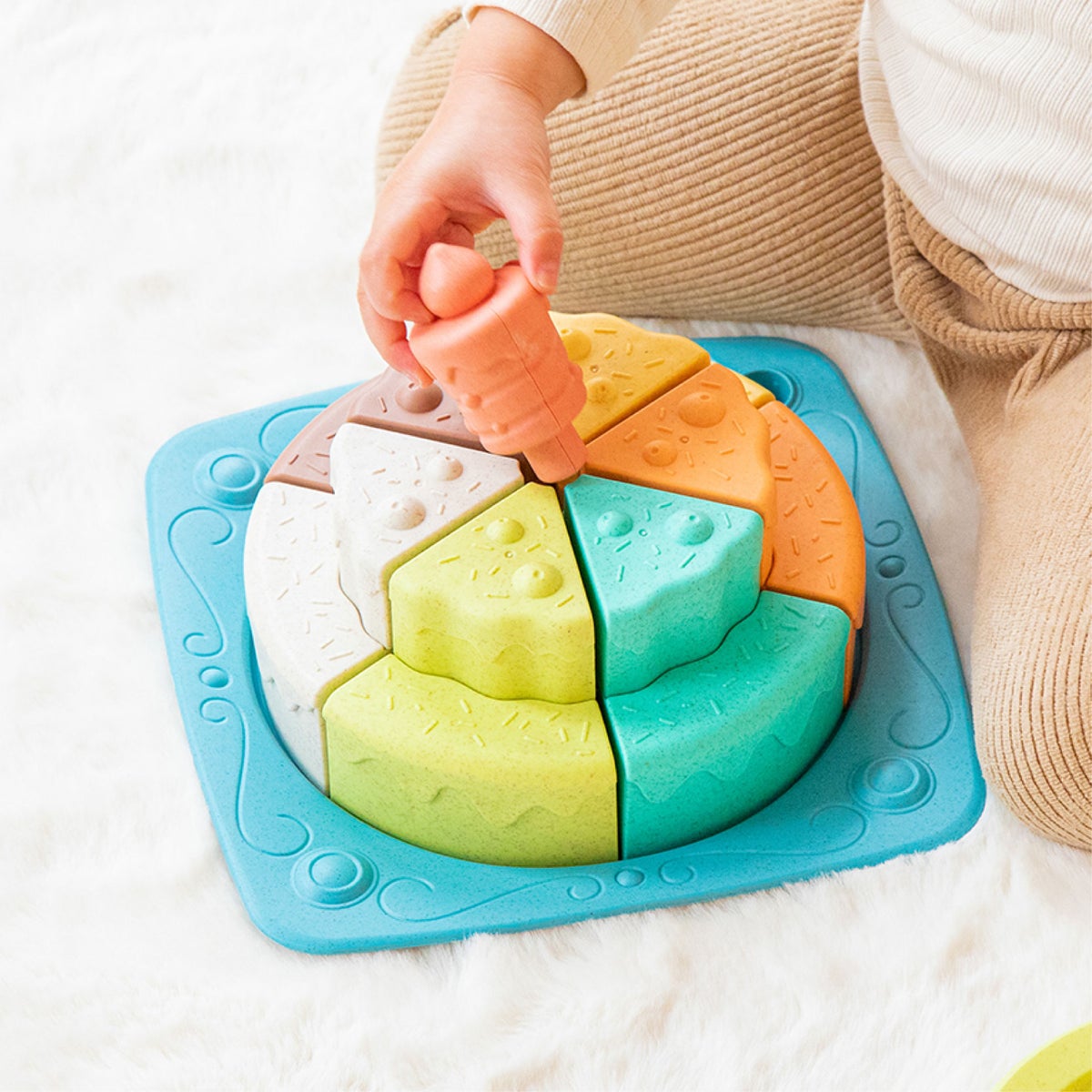 積み上げ、型はめ、ままごとあそび。様々な遊びを楽しめる│ecomugi (エコムギ) SHAPE FITTING BIRTHDAY CAKE -型はめバースデーケーキ-